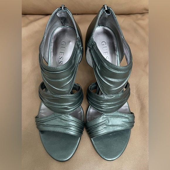 Guess Grey Shoes *Size: 6.5 M - Picture 6 of 13